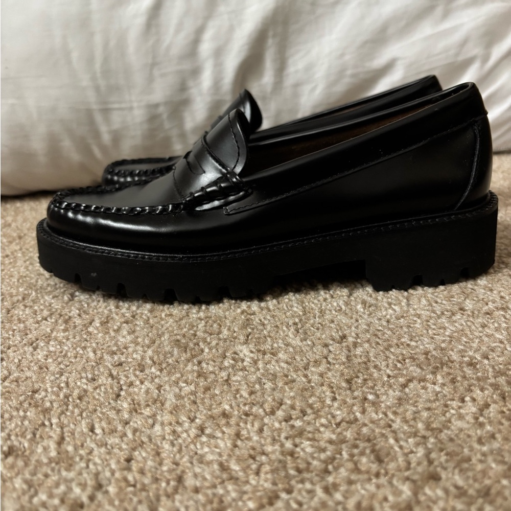 G.H. Bass Black Leather Weejuns Whitney Loafers - Picture 3 of 7